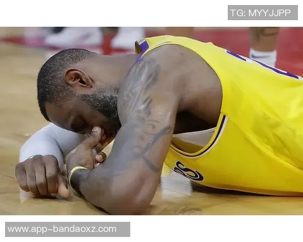 狄龙谈裁判判罚影响比赛结果强调球员需忍耐不满情绪